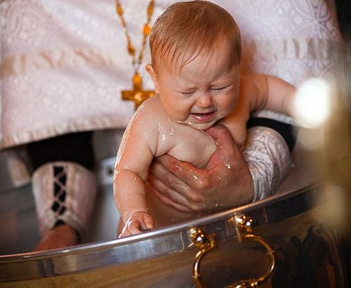 Если ребенок боится крещения